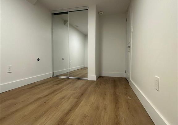 32-lower-munroe-street-kitchener-ontario-40786345