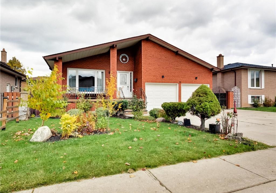 18-pavarotti-court-hamilton-ontario-40786365