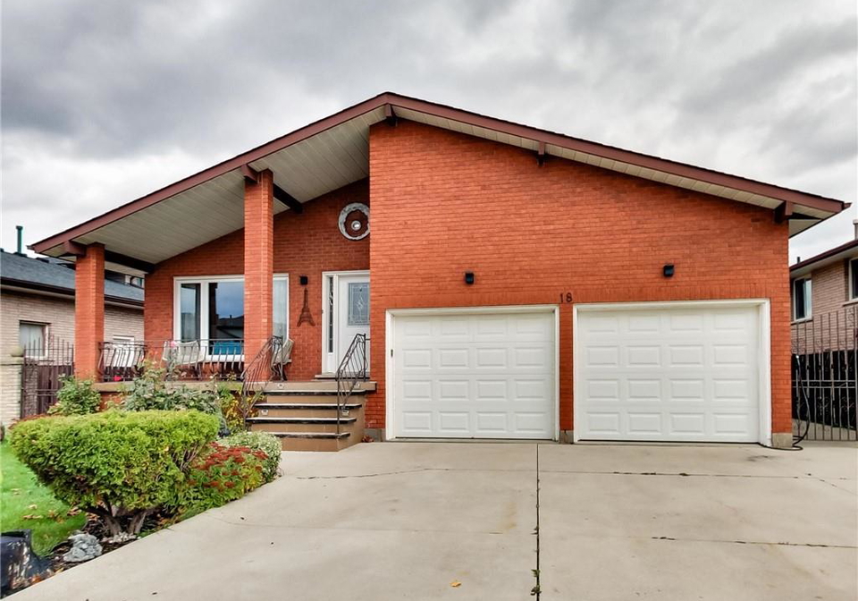 18-pavarotti-court-hamilton-ontario-40786365