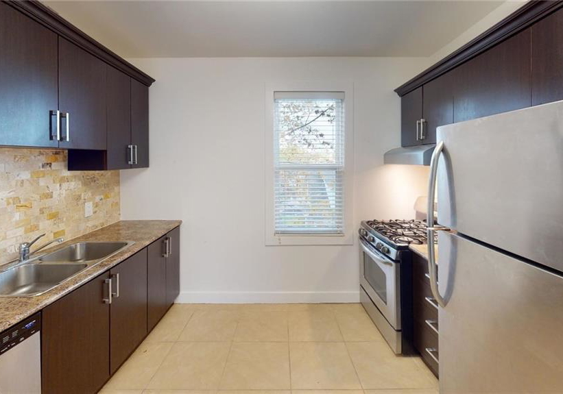 1544-king-street-e-hamilton-ontario-40786563