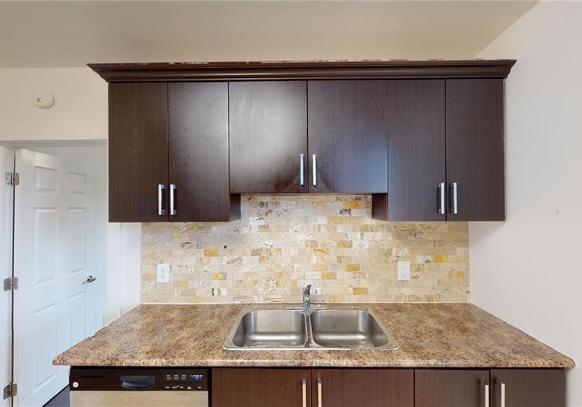 1544-king-street-e-hamilton-ontario-40786563