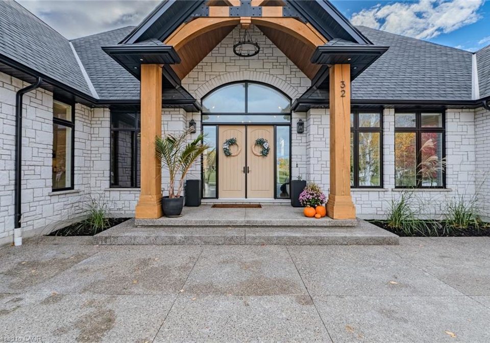 32-sunninghill-drive-port-dover-ontario-40786772