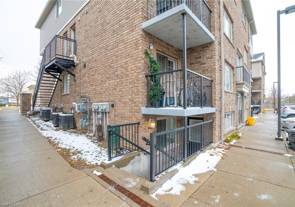 12-holborn-drive-kitchener-ontario-40786784