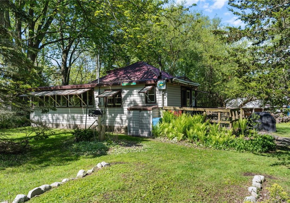 303-erie-boulevard-long-point-ontario-40787110