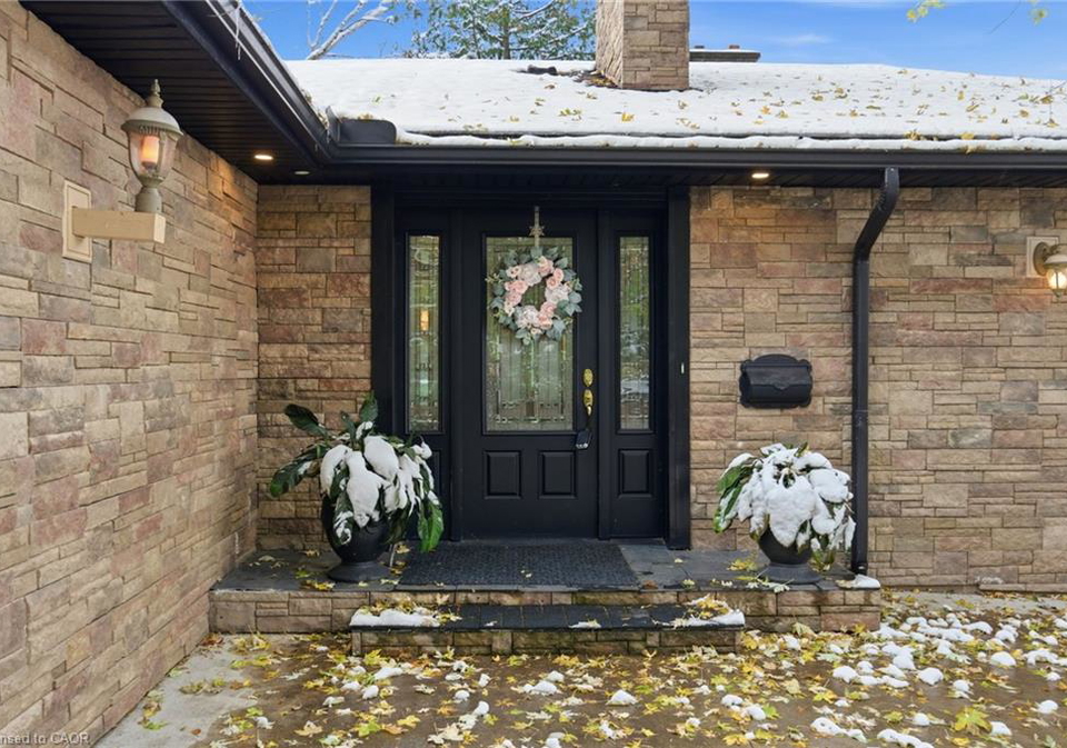 16-freeland-court-hamilton-ontario-40787879