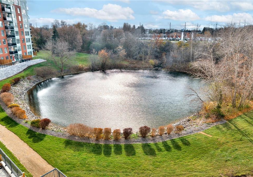 30-blue-springs-drive-waterloo-ontario-40787924