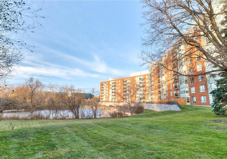 30-blue-springs-drive-waterloo-ontario-40787924