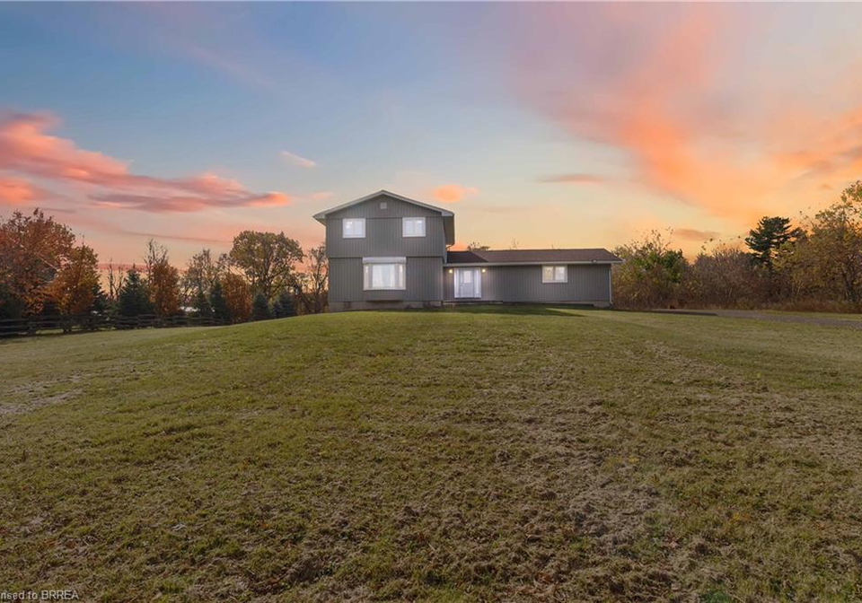 8-war-road-brantford-ontario-40788048