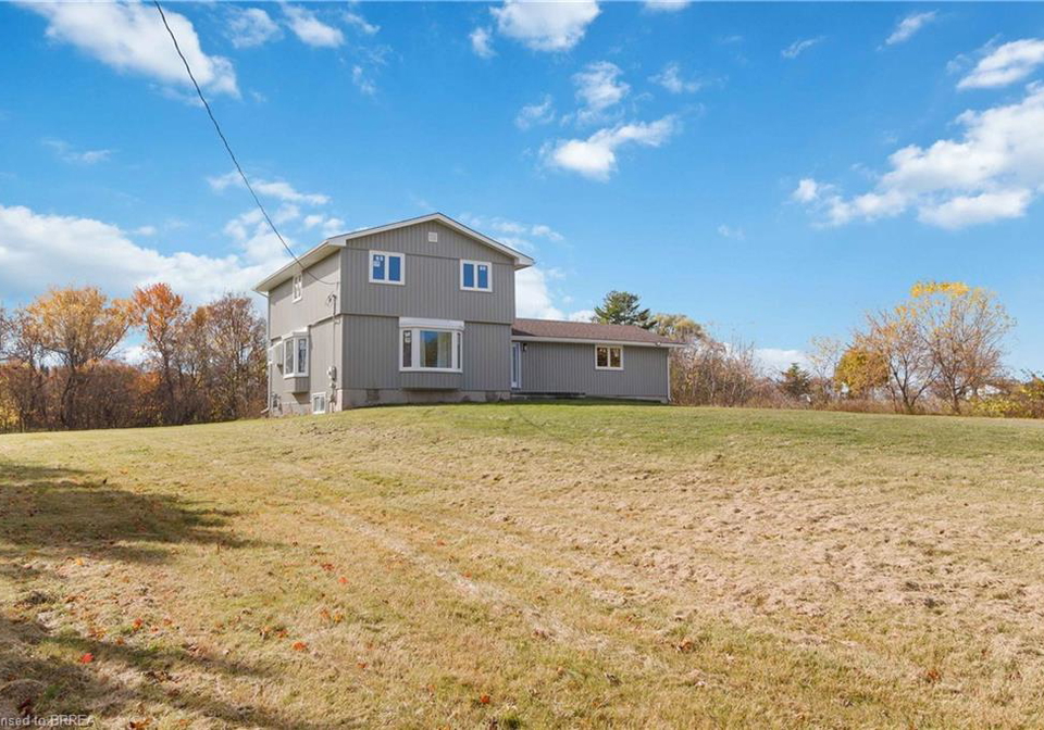 8-war-road-brantford-ontario-40788048