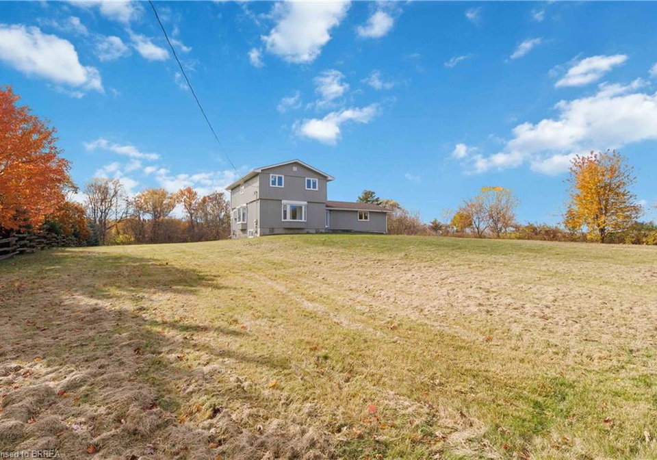 8-war-road-brantford-ontario-40788048