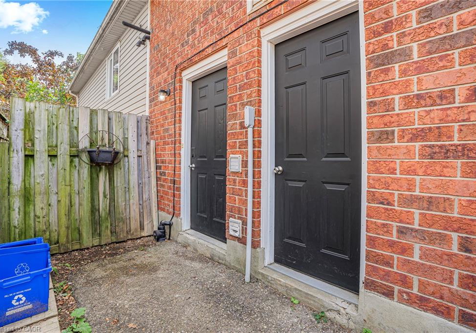 3-wisteria-court-kitchener-ontario-40788122