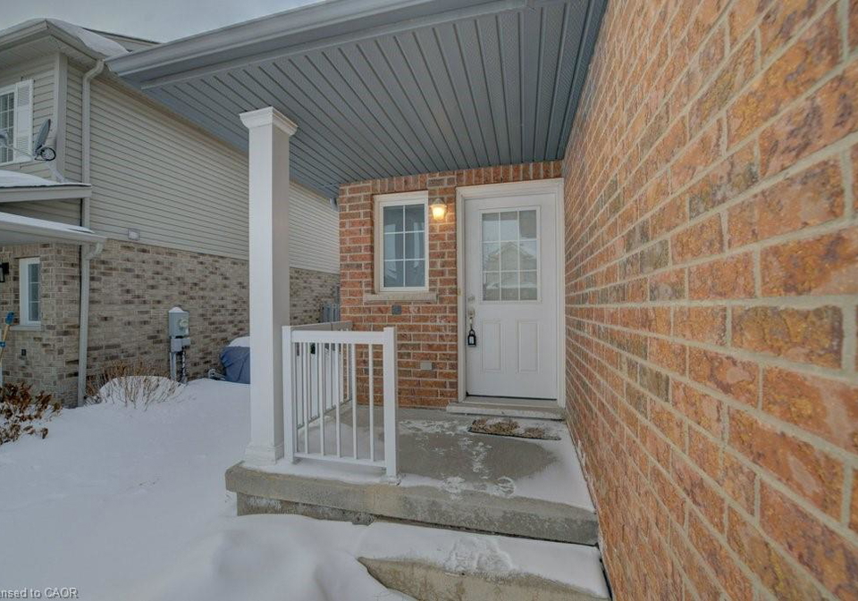 33-iron-gate-street-kitchener-ontario-40788282