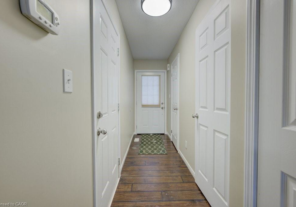 33-iron-gate-street-kitchener-ontario-40788282