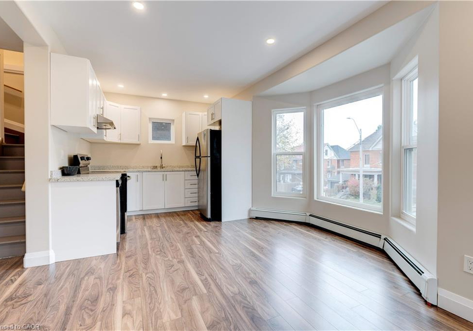 152-sanford-avenue-s-hamilton-ontario-40788631