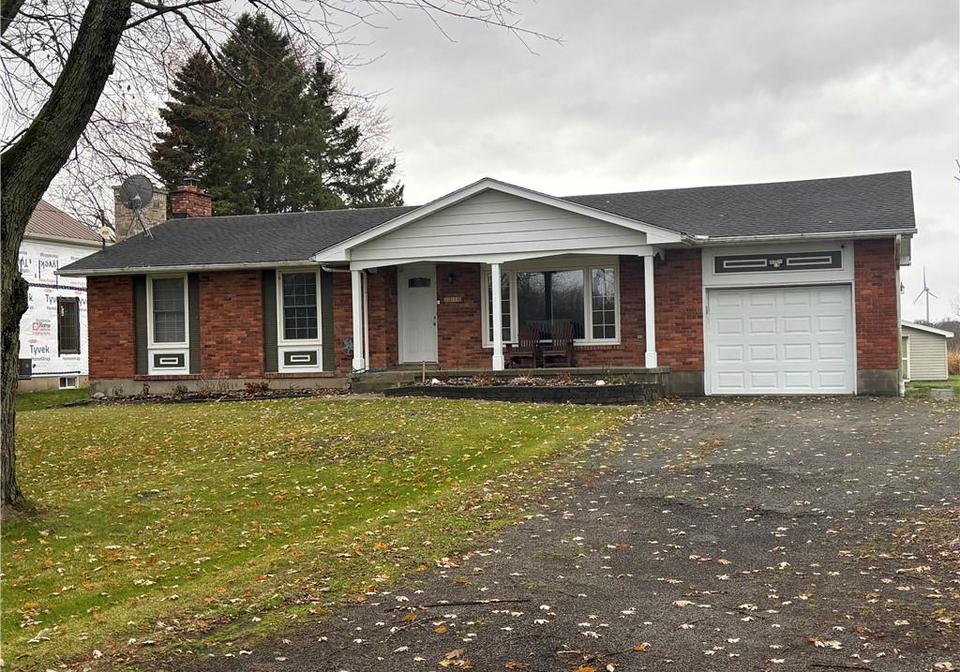 1130-24-regional-road-fenwick-ontario-40788667