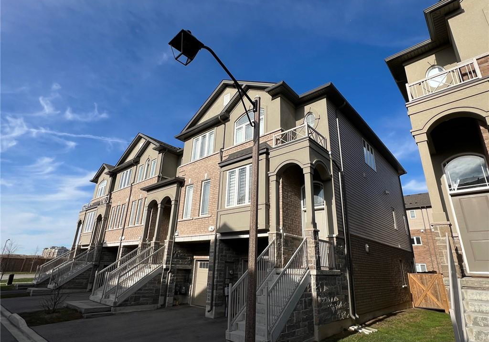 24-aqua-lane-stoney-creek-ontario-40788760