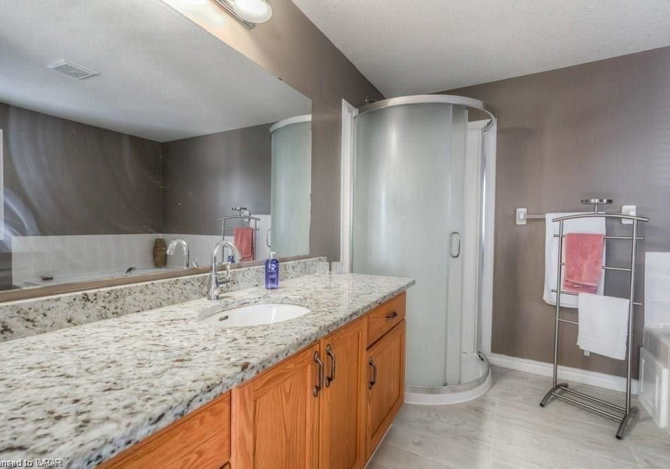 580-activa-avenue-kitchener-ontario-40788860