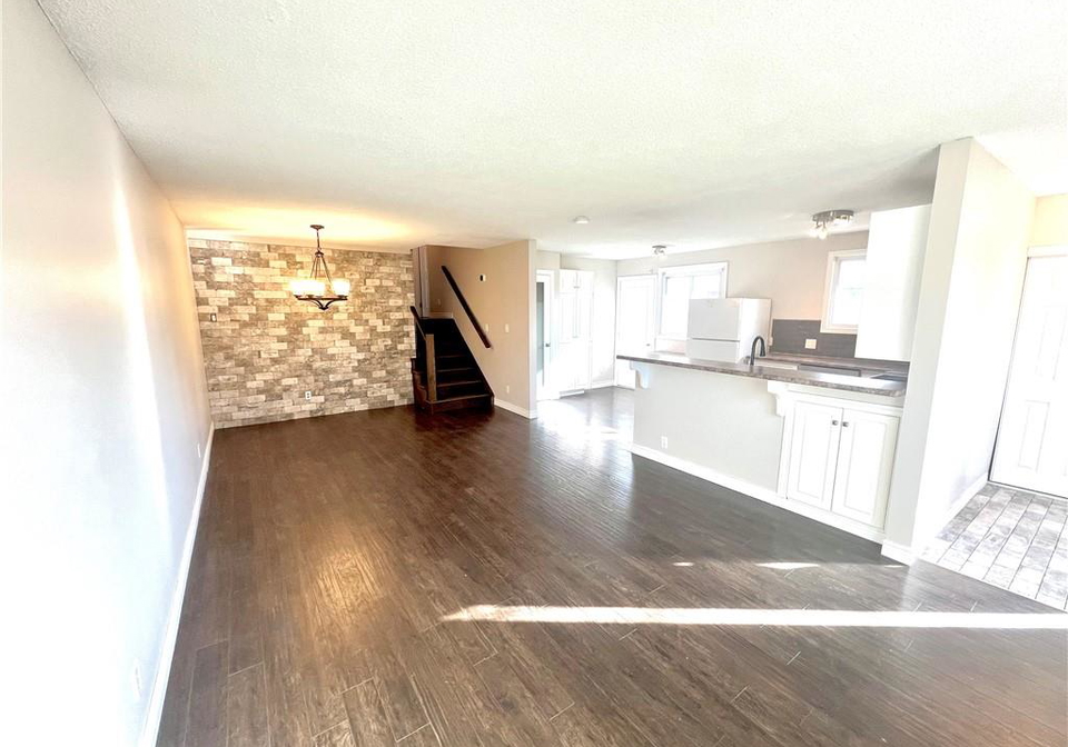 899-prestwick-crescent-sarnia-ontario-40788875