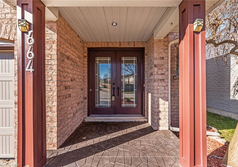 664-brandenburg-boulevard-waterloo-ontario-40788966