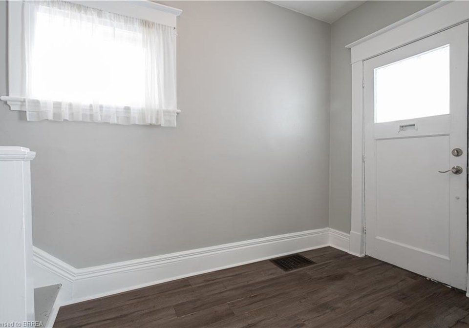 24-campbell-street-brantford-ontario-40789083