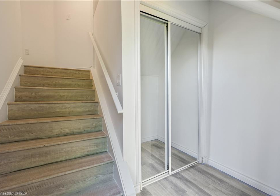 16-arthur-street-brantford-ontario-40789096