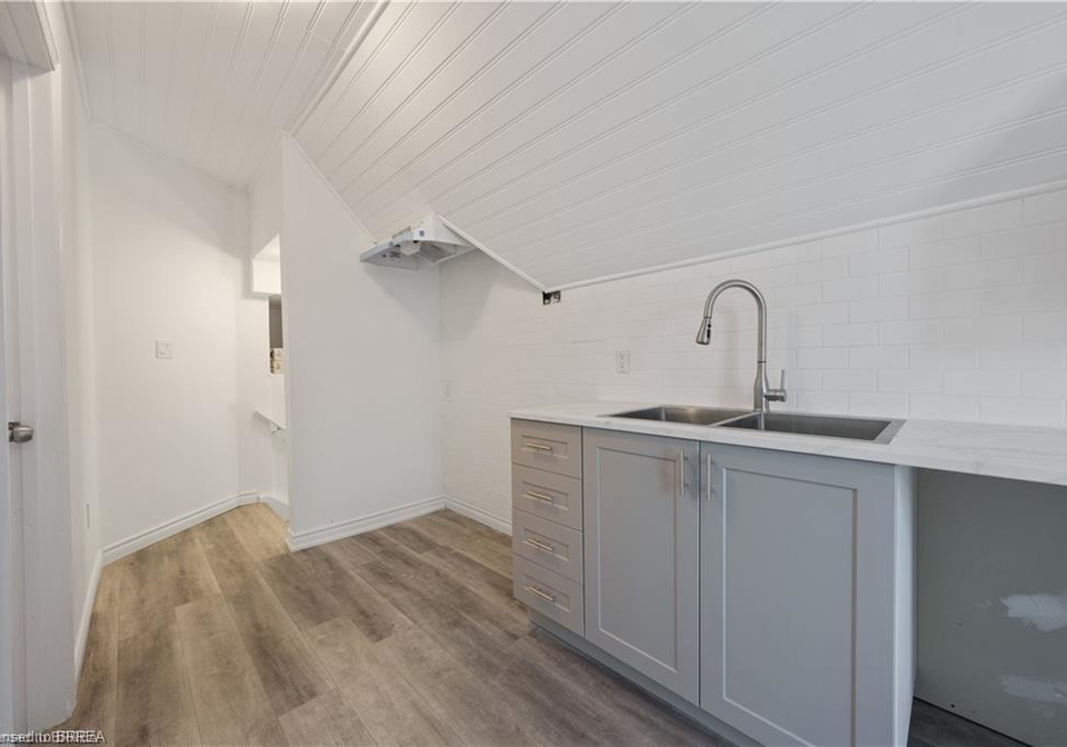 16-arthur-street-brantford-ontario-40789096