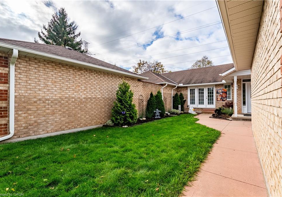 75-beasley-crescent-cambridge-ontario-40789199