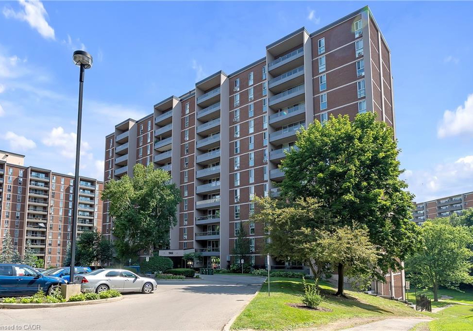 1966-main-street-w-hamilton-ontario-40789276
