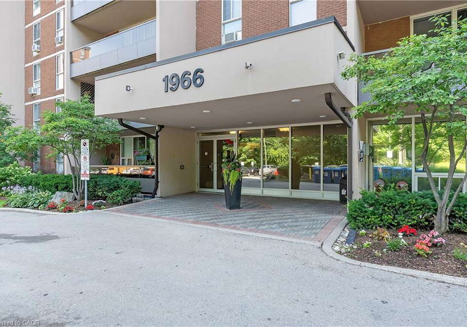 1966-main-street-w-hamilton-ontario-40789276