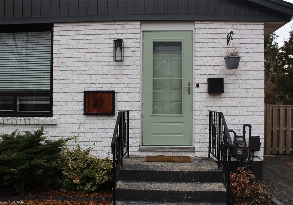 22-debby-crescent-brantford-ontario-40789438