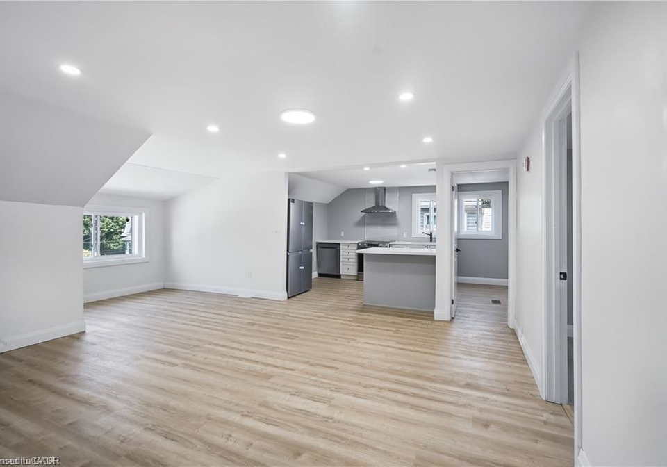 10-comet-avenue-hamilton-ontario-40789445