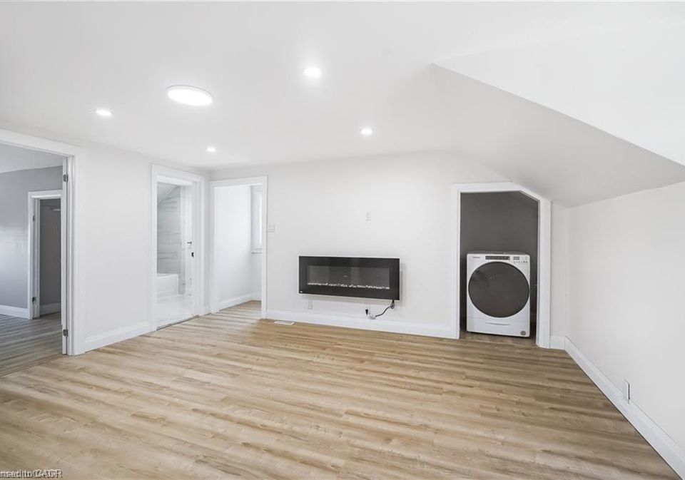 10-comet-avenue-hamilton-ontario-40789445