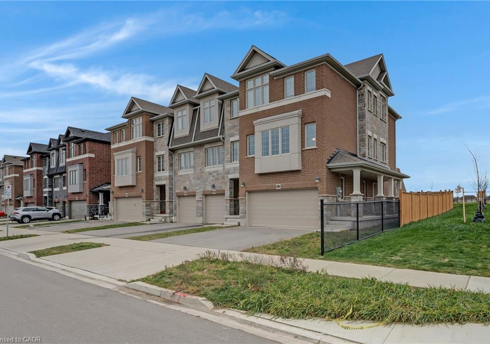 110-ian-ormston-drive-kitchener-ontario-40789515
