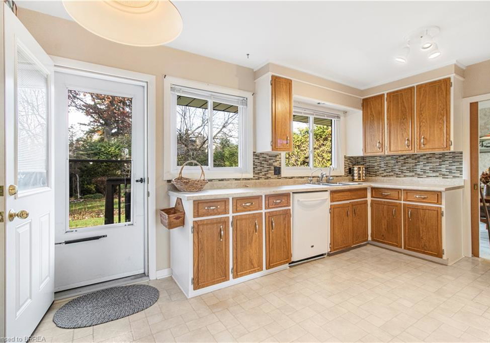 32-pusey-boulevard-brantford-ontario-40789616