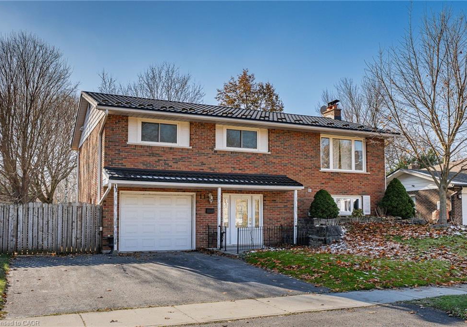 11-nightingale-crescent-elmira-ontario-40789857