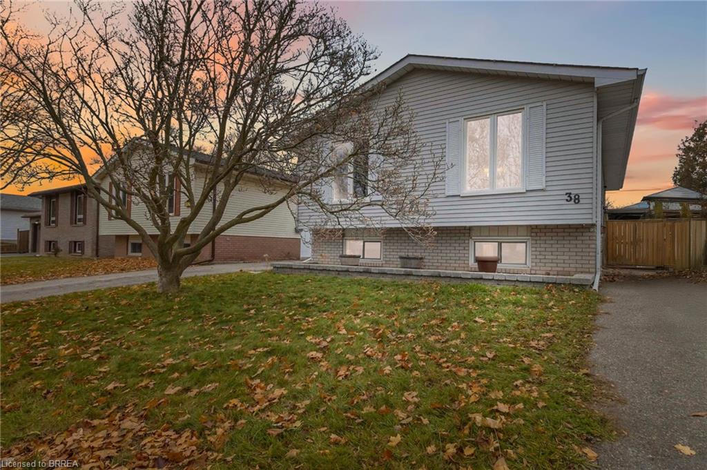 38-sympatica-crescent-brantford-ontario-40789995