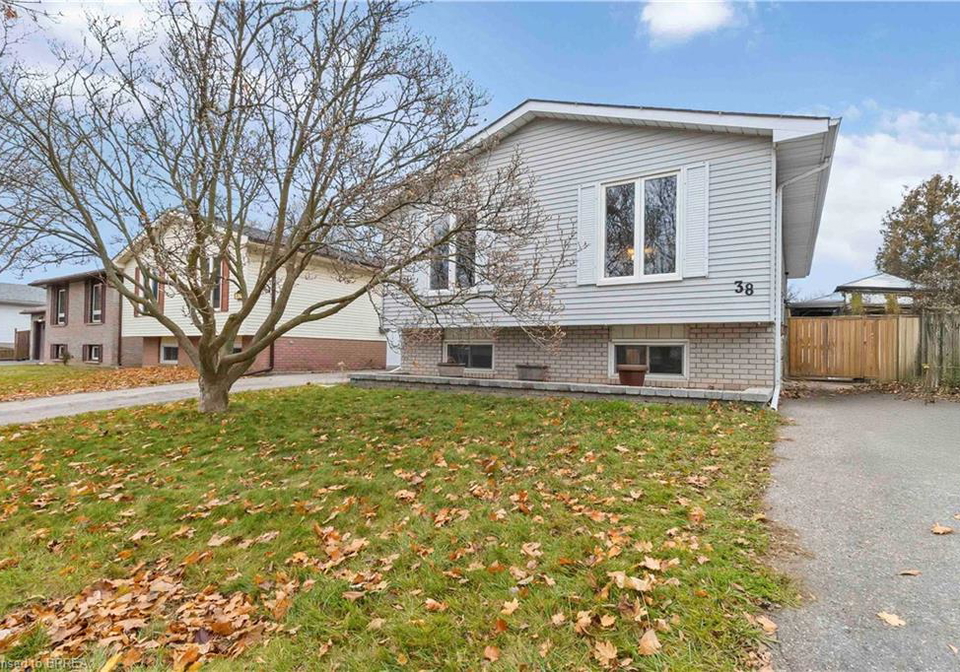 38-sympatica-crescent-brantford-ontario-40789995