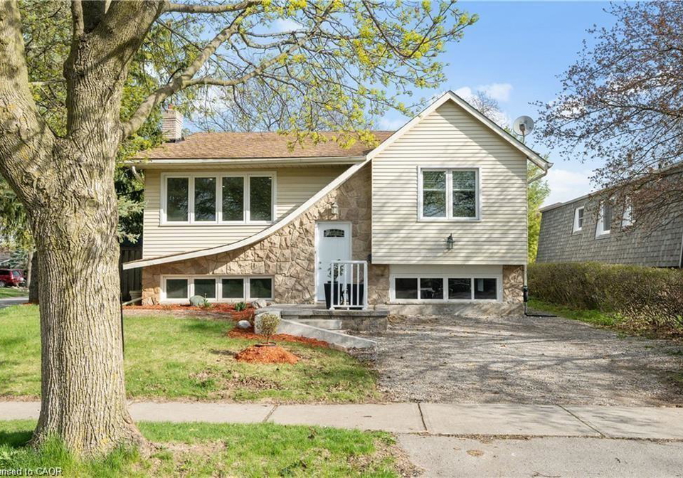 54-oriole-parkway-brantford-ontario-40789997