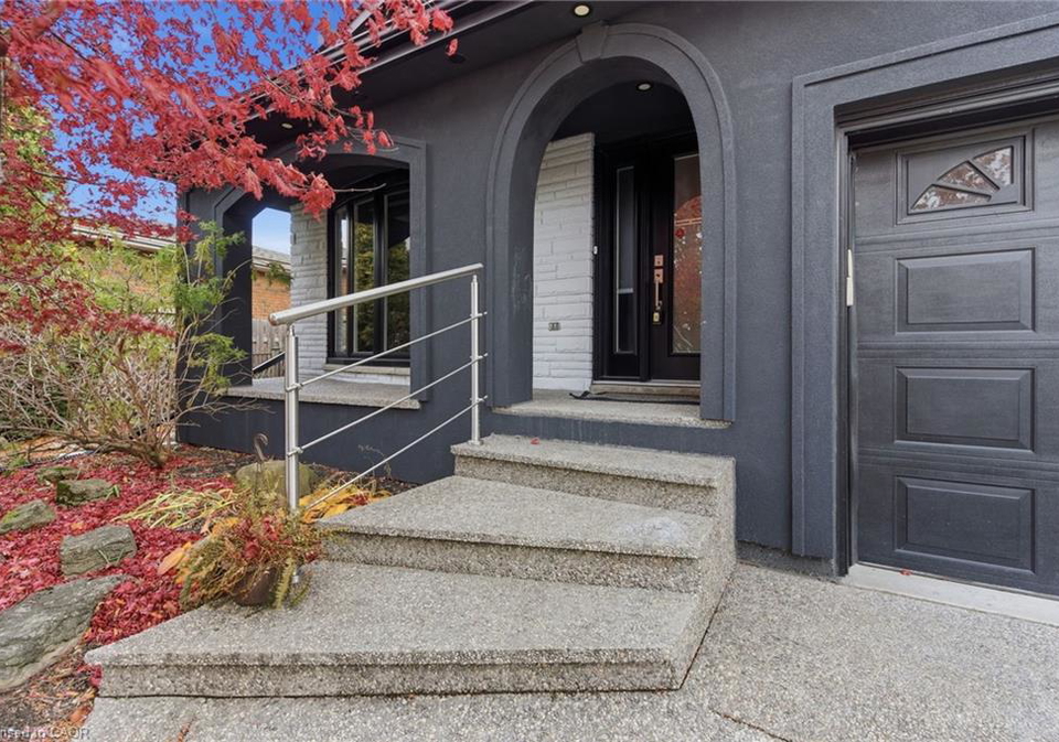 19-minstrel-court-hamilton-ontario-40790092