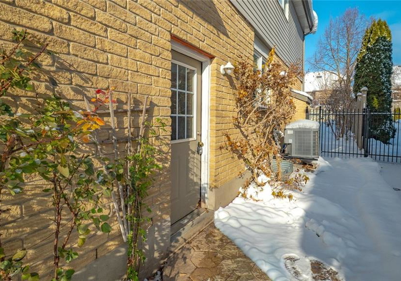 262-pioneer-tower-road-kitchener-ontario-40790277