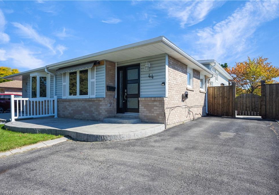 44-marblehead-crescent-brampton-ontario-40790341
