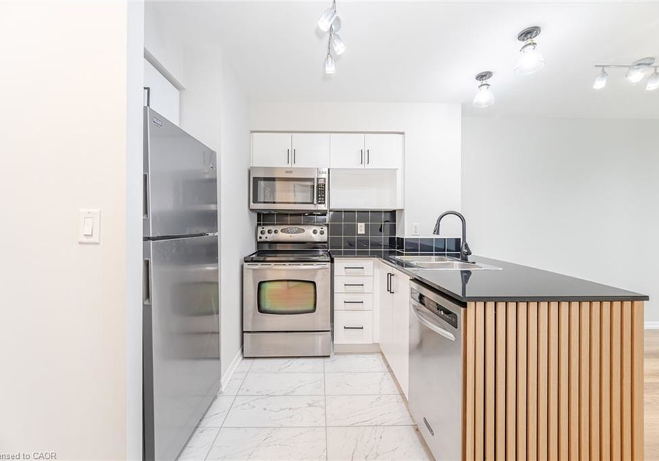 18-yonge-street-toronto-ontario-40790488