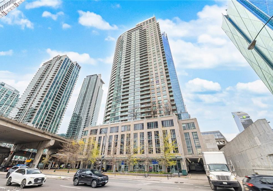 18-yonge-street-toronto-ontario-40790488