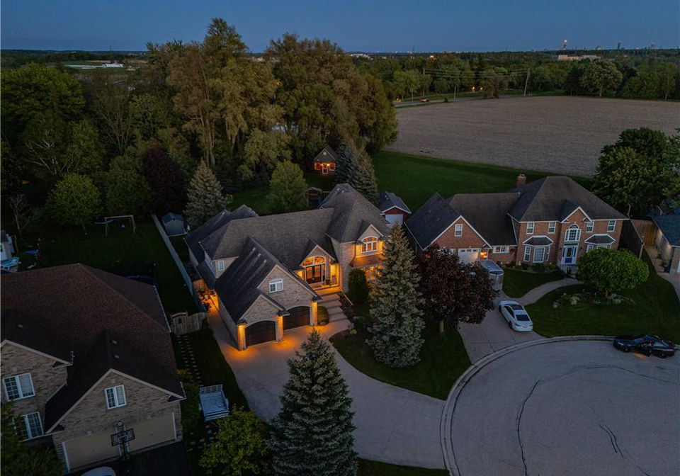 18-weberlyn-crescent-conestogo-ontario-40790503