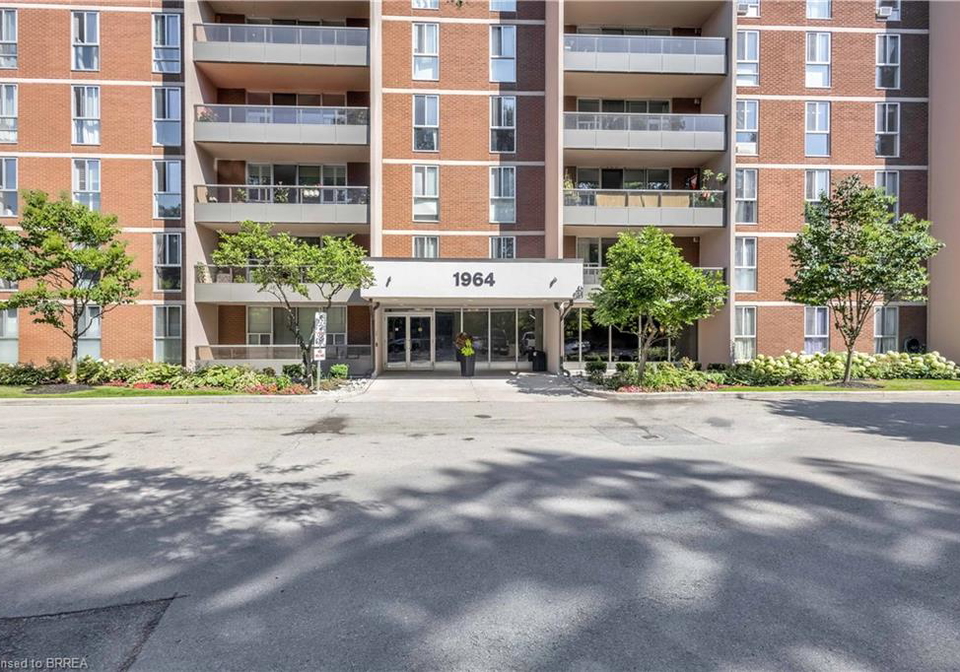 1964-main-street-w-hamilton-ontario-40790606