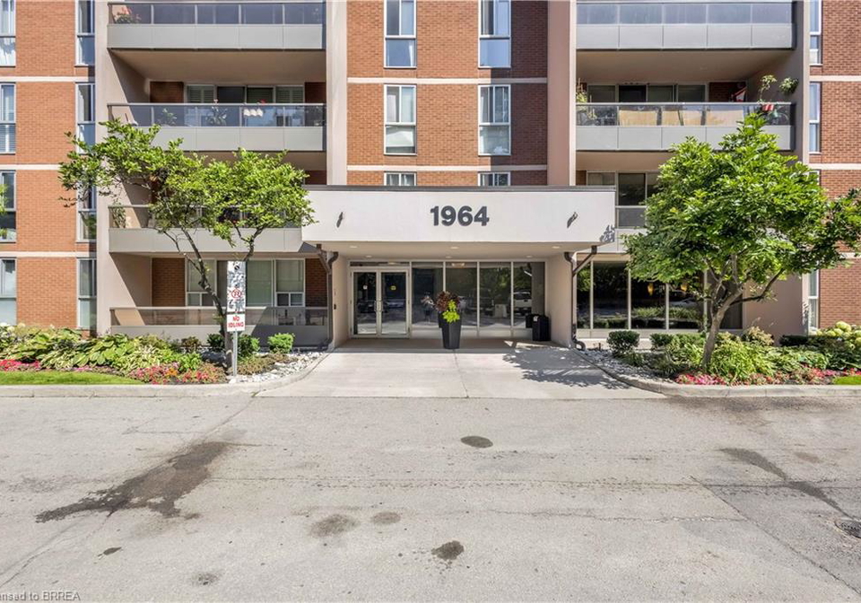 1964-main-street-w-hamilton-ontario-40790606