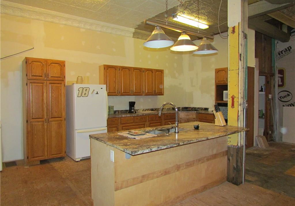 1523-lakeshore-road-clear-creek-ontario-40790849