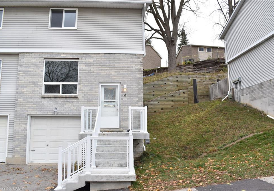 648-doon-village-road-kitchener-ontario-40791324