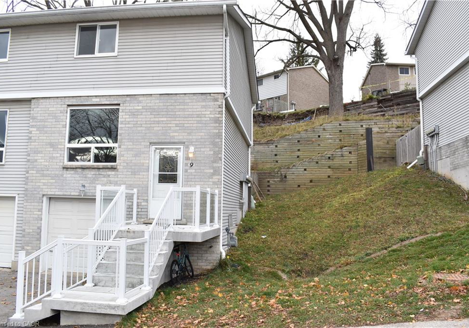 648-doon-village-road-kitchener-ontario-40791324