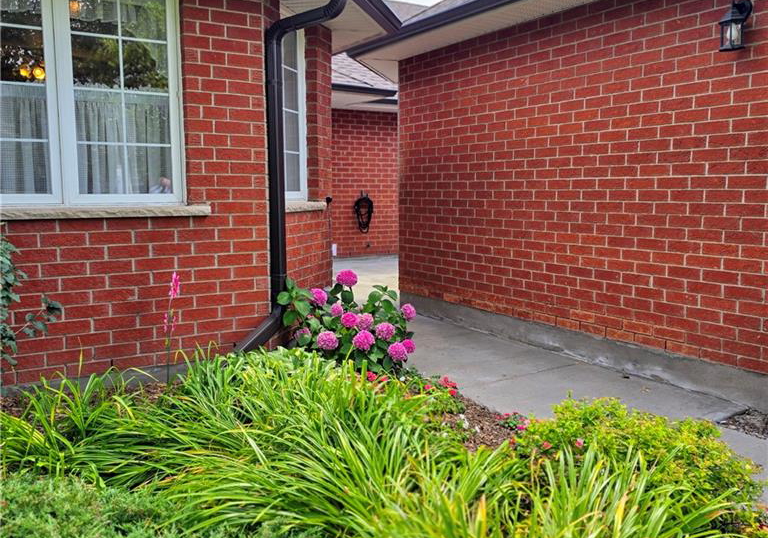 10-isherwood-avenue-cambridge-ontario-40791987